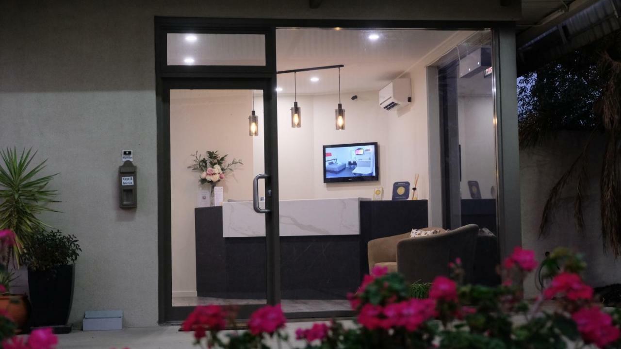 Loddon River Motel 3*